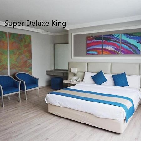 Kingwood Hotel Kuching Exterior photo