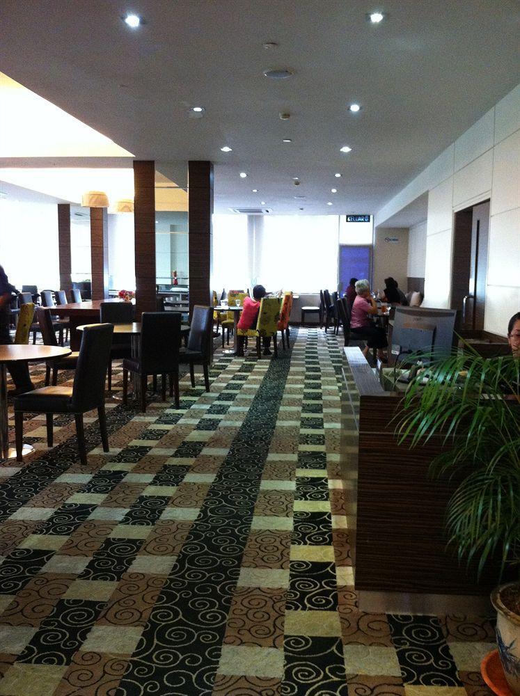 Kingwood Hotel Kuching Exterior photo