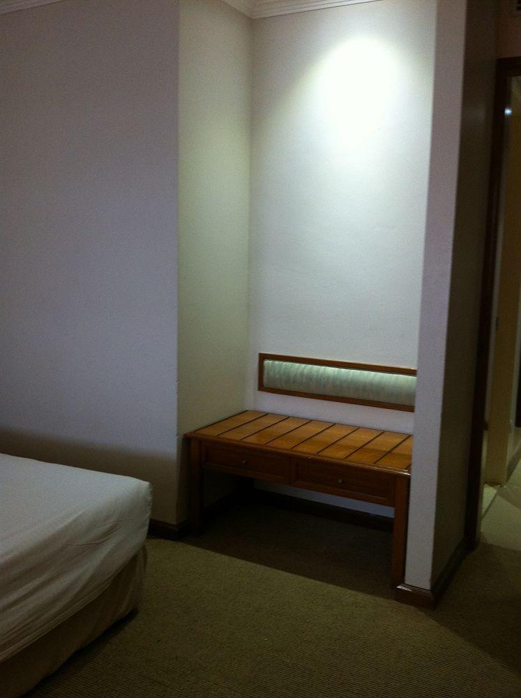 Kingwood Hotel Kuching Exterior photo