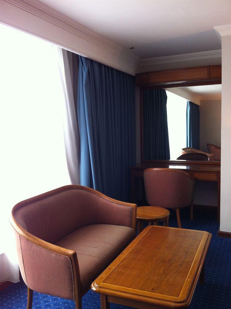 Kingwood Hotel Kuching Exterior photo