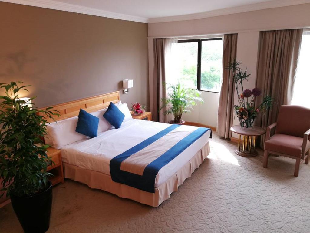 Kingwood Hotel Kuching Exterior photo