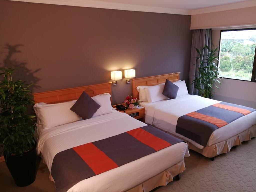 Kingwood Hotel Kuching Exterior photo