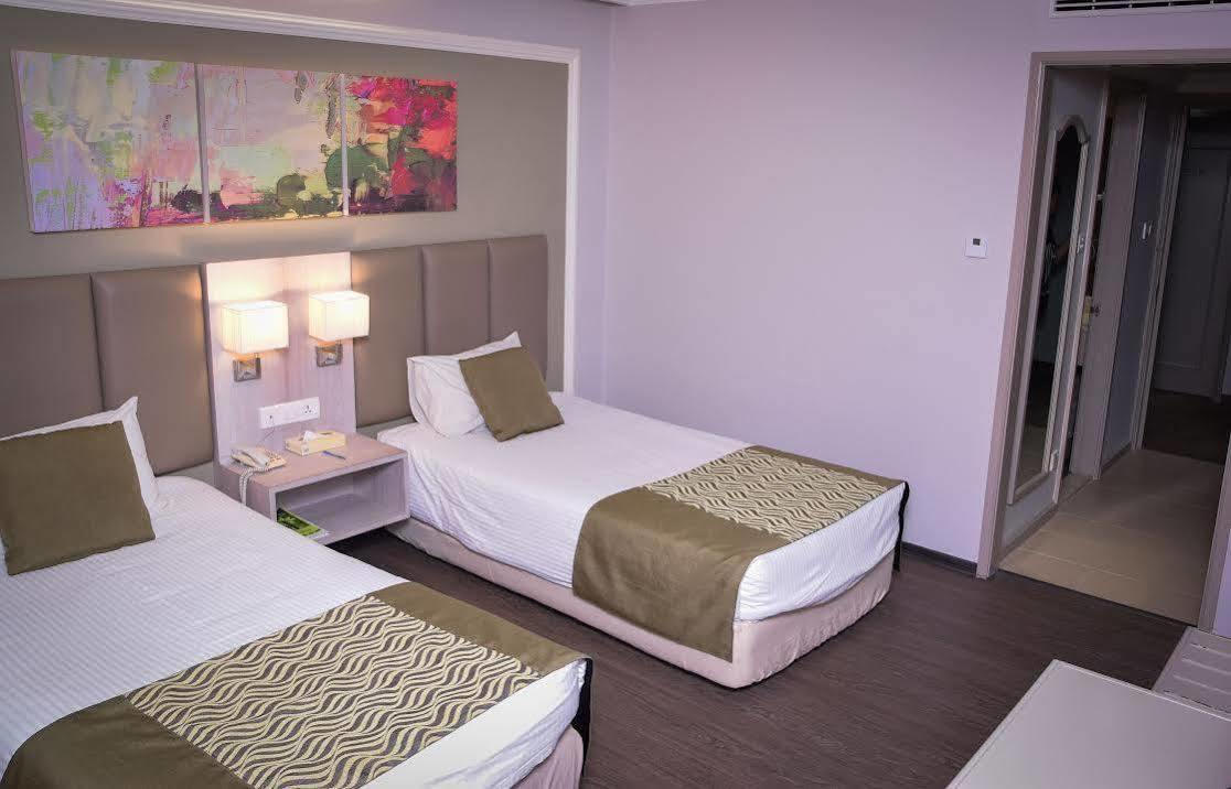 Kingwood Hotel Kuching Exterior photo