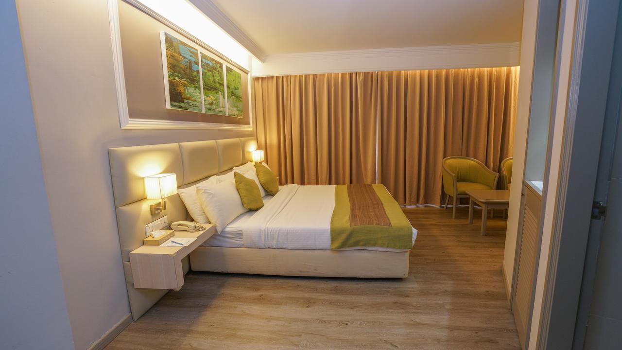 Kingwood Hotel Kuching Exterior photo